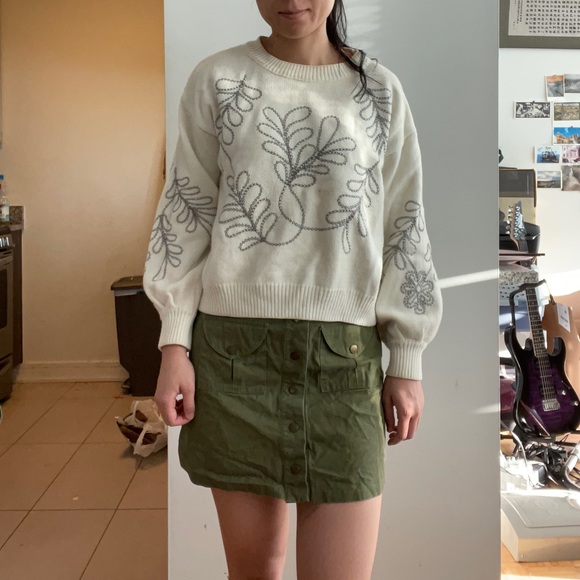 Few Moda White Sweater - Picture 2 of 4